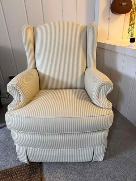 Photo of free Swivel arm chair (Silver Spring (off of E.Wayne)) #1