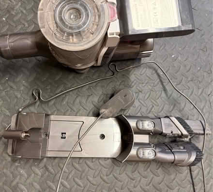 Photo of free Dyson DC cordless vacuum (Middleyard GL5) #4