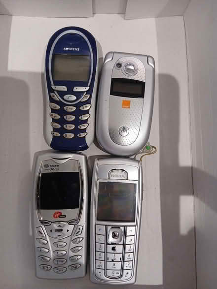 Photo of free Collection of classic mobile phones (B90 shirley) #1