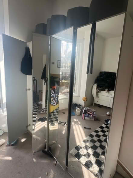 Photo of free Mirrored wardrobe doors (SE18) #1