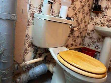 Photo of free Pampas bathroom set (Dainton TQ12) #4