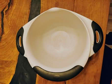 Photo of free Plastic Mixing Bowl and Collander (Queen Anne) #2