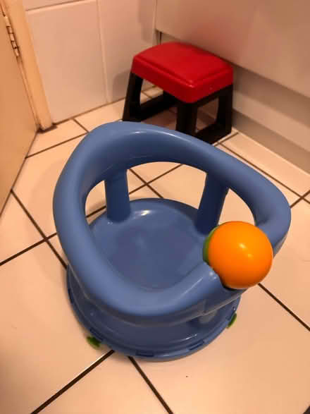 Photo of free Rotatable Bath Seat (Hemel Hempstead HP2) #3