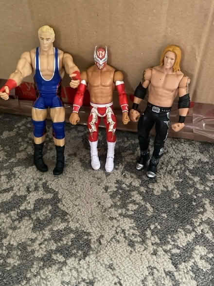 Photo of free WWE figures (Whins of Milton FK7) #1