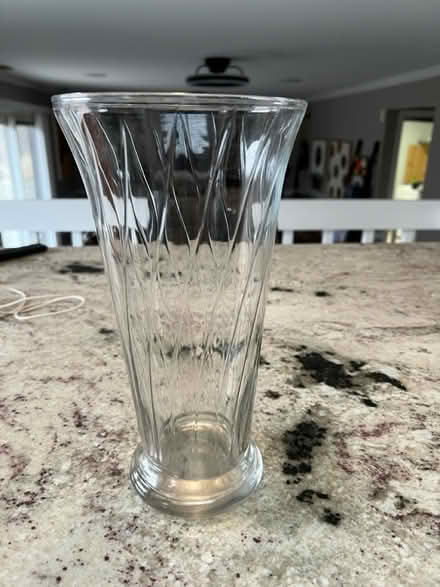 Photo of free Lovely glass vase (83rd & Mendingwall) #1