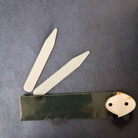 Photo of free shirt collar stiffeners (Bellevue EH7) #1