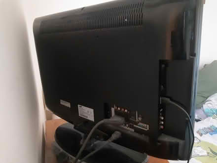 Photo of free Samsung flat screen 32in TV (South Croydon, Greater London) #1