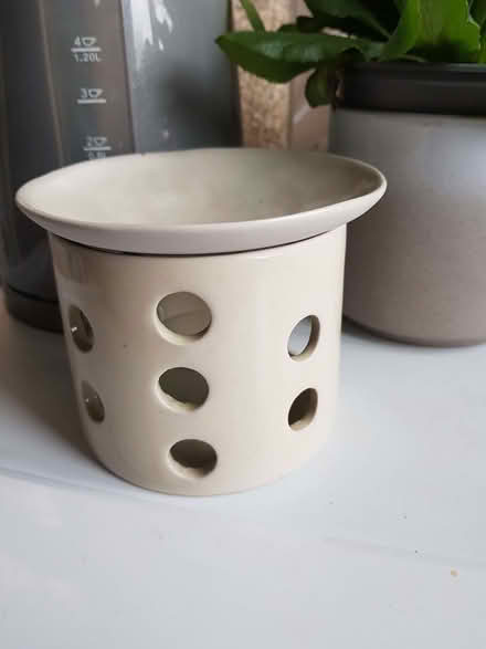 Photo of free Ceramic tealight fragrance burner (Blacklands TN34) #2