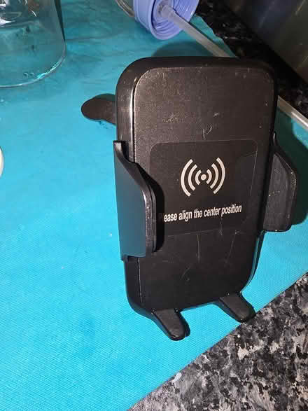 Photo of free Wireless phone car charger (IG6 3s) #1