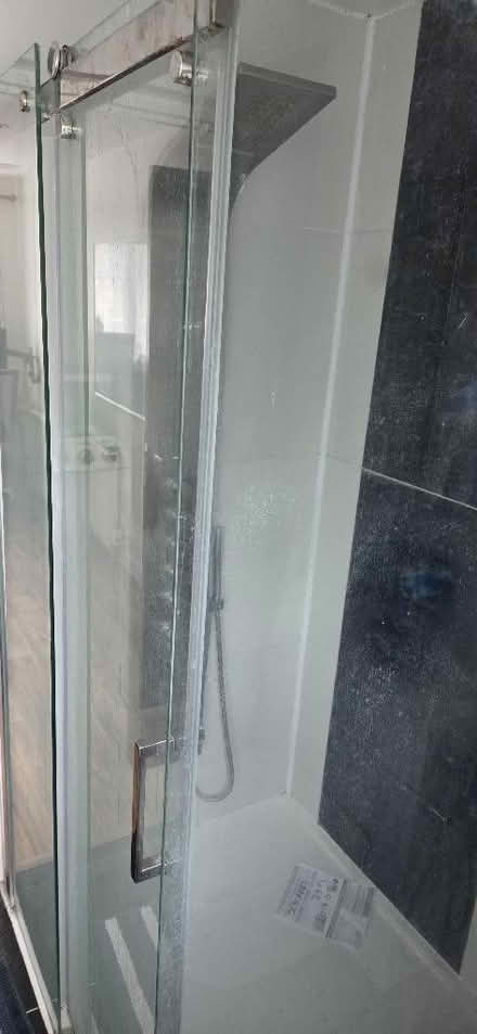 Photo of free Glass Shower enclosure 1000x1000mm (Old Coulsdon CR8) #1