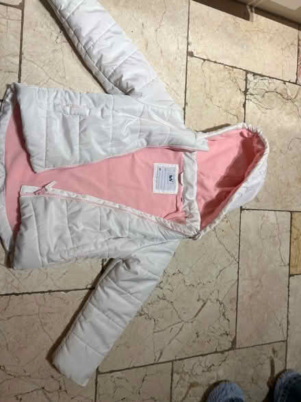 Photo of free Coat kid 4/5 y (West acton - W3) #1