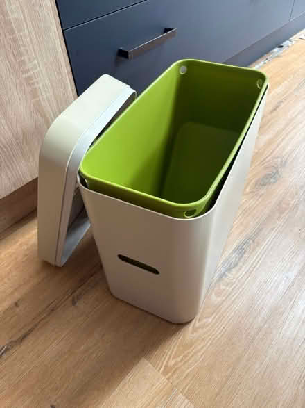 Photo of free Plastic bin (Hemel Hempstead, HP3) #2