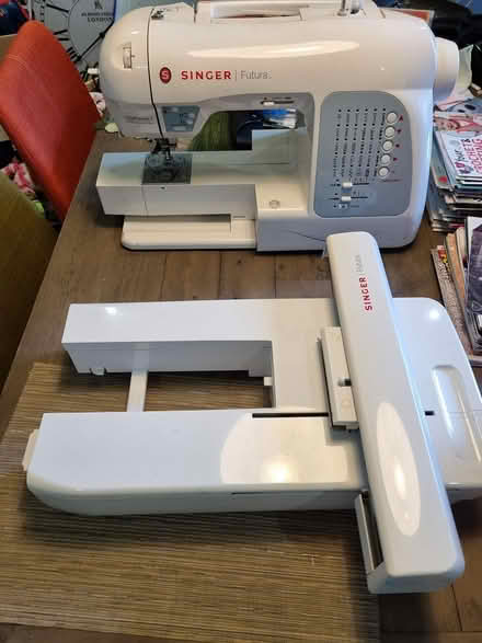 Photo of free FAULTY Singer Futura sewing machine (St Austell) #2