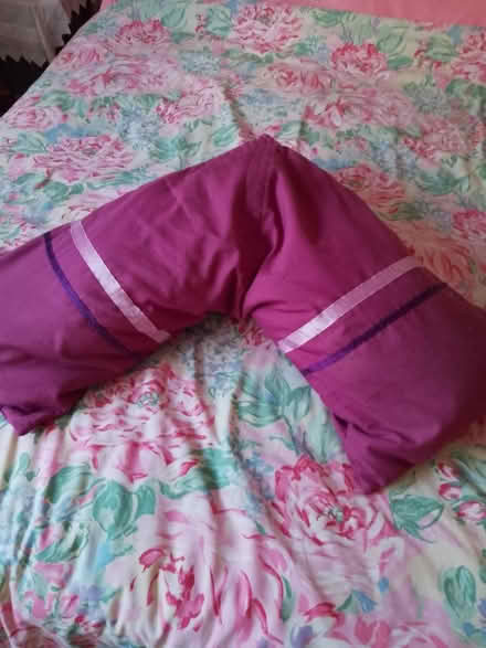 Photo of free V shaped back cushion (Whoberley CV5) #1