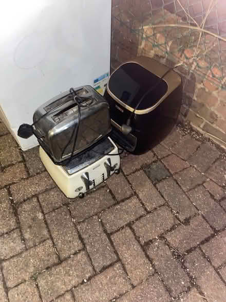 Photo of free Toasters, airfryer (Selsdon) #1