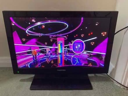 Photo of free 18" Toshiba tv (Pooley Green TW20) #1