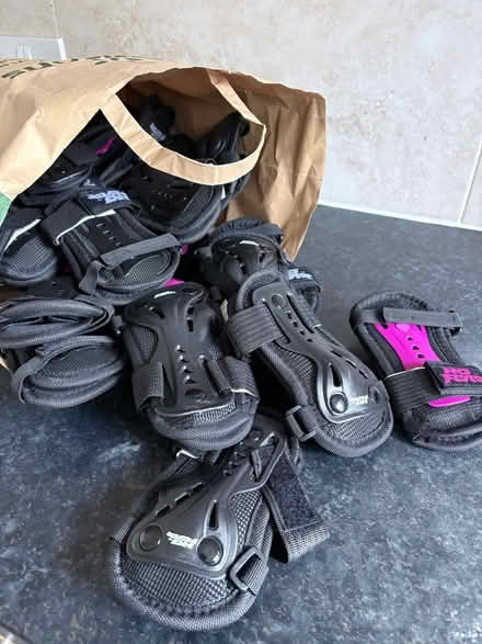 Photo of free No Fear Wrist Pads (Archway N19) #1