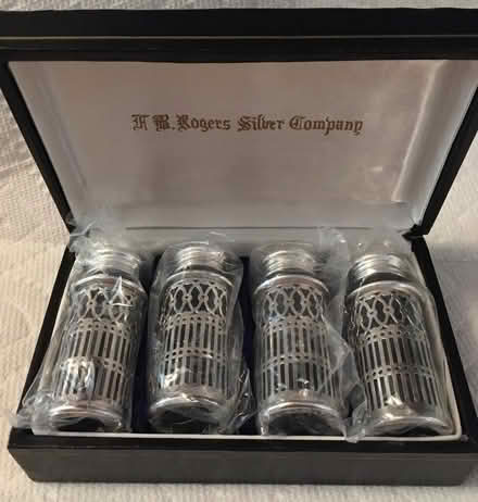 Photo of free Salt and pepper skakers -95014 (Prospect/Stelling) #2