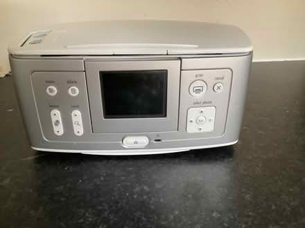 Photo of free Hp photosmart for spares/repair (Woodley RG5) #1