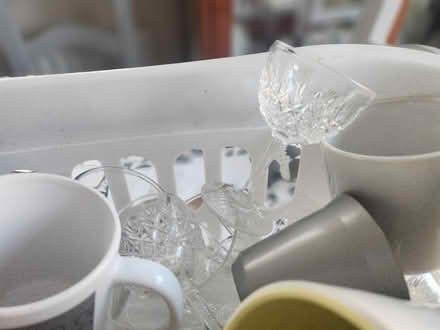 Photo of free Basket of glasses and mugs (PR67FL) #3
