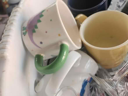 Photo of free Basket of glasses and mugs (PR67FL) #1