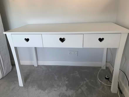 Photo of free White dressing table (PO7) #1
