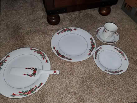 Photo of free 16-place setting (Kiln Creek) #1
