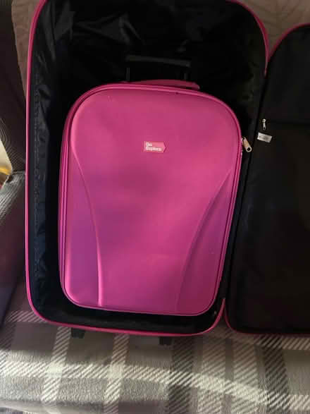 Photo of free suitcases various (Arbourthorne S2) #2