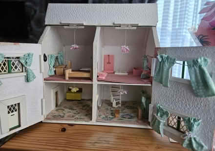 Photo of free Dolls house (Willaston CH64) #2