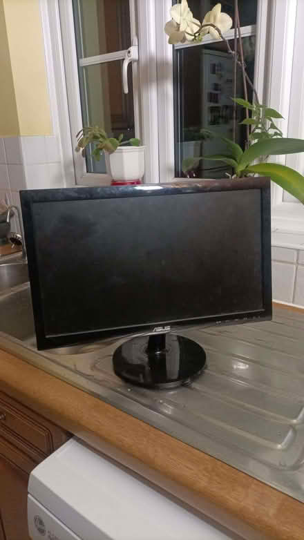Photo of free ASUS VS197 widescreen computer monitor VGA only (Chelsfield BR6) #2