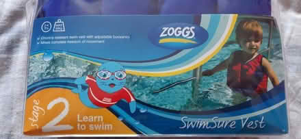 Photo of free KIDS swim vest (HP21 Aylesbury) #1