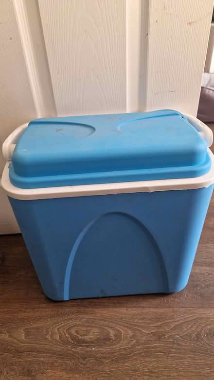 Photo of free Cooler box (Ch43 9yy wiral) #1