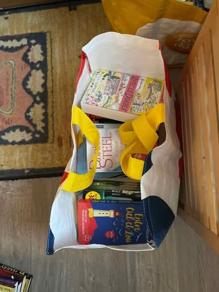 Photo of free Books in french (MK11 Fairfields) #2