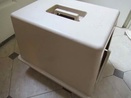 Photo of free Cat litter tray (London Fields, E8) #1