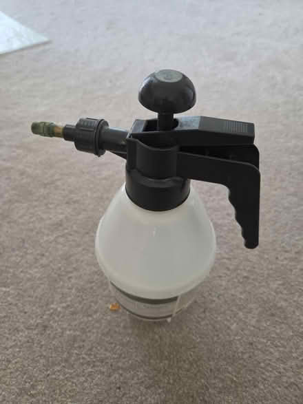 Photo of free B&Q 1L pressure sprayer (West Bridgford NG2) #1