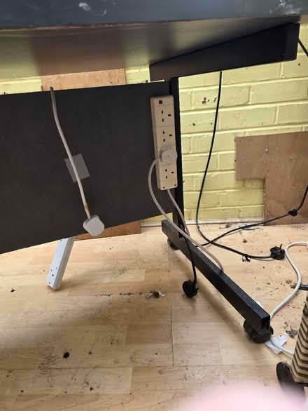 Photo of free PC Desk (CH43 prenton) #3