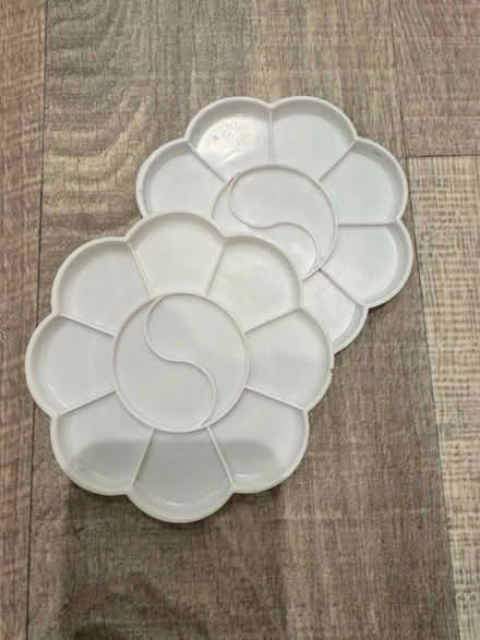 Photo of free Small paint palettes (GL3) #1