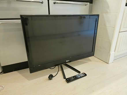 Photo of free lg 32" hdtv (Craigleith EH4) #1
