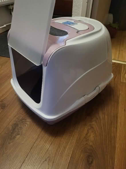 Photo of free Cat litter tray with cover (Saint Luke's EC1V) #1