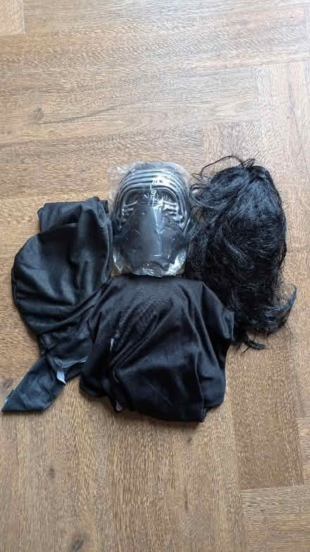 Photo of free Star Wars Costume (13-14 Kylo Ren) (Downley HP13) #1