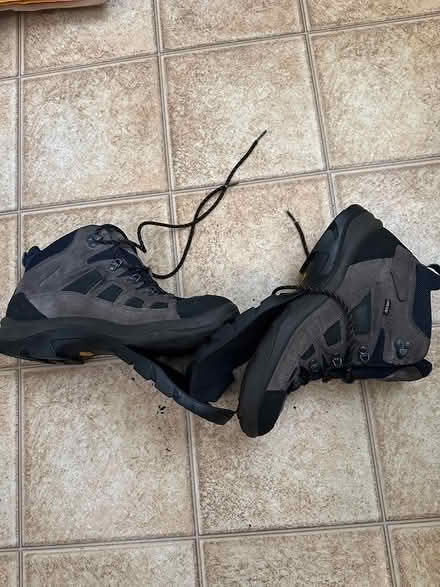 Photo of free Men’s boots-need fixing (West Medford) #1