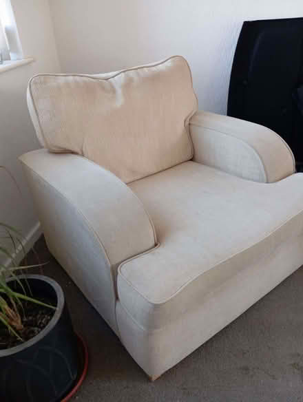 Photo of free Cream single sofa chair (Pallet Hill CA11) #2