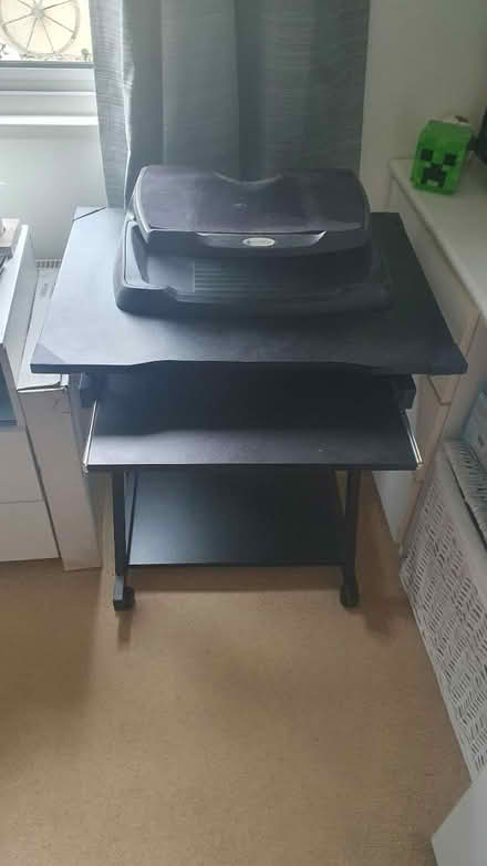 Photo of free Small desk (Canvey Island SS8) #2