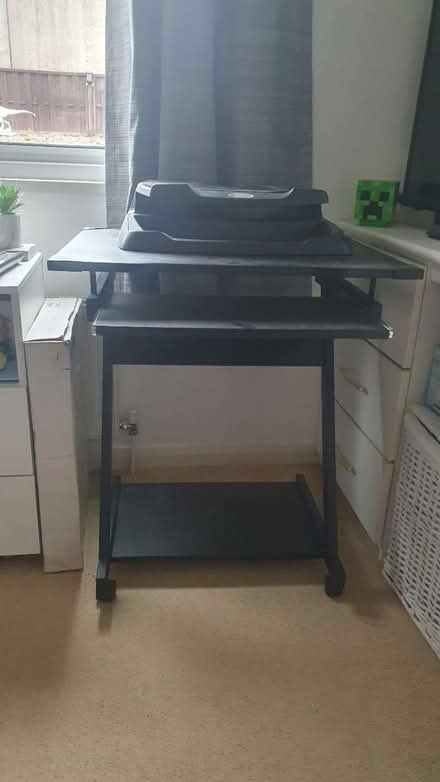 Photo of free Small desk (Canvey Island SS8) #1