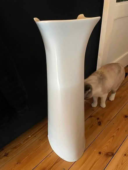 Photo of free Ceramic sink pedestal (Horley RH6) #1