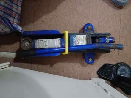 Photo of free 2 ton trolley jac (Skidby HU16) #1