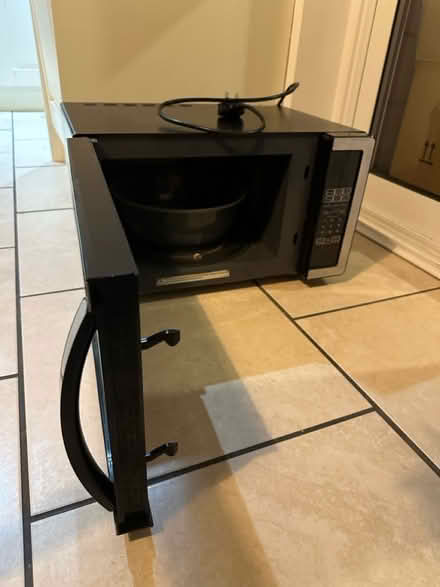 Photo of free Large Microwave Oven (Se9 2af) #2