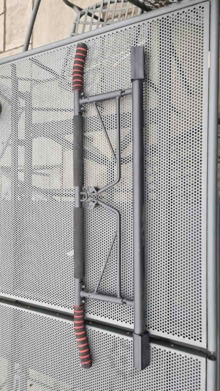 Photo of free Pull up bar (Tolworth KT6) #1