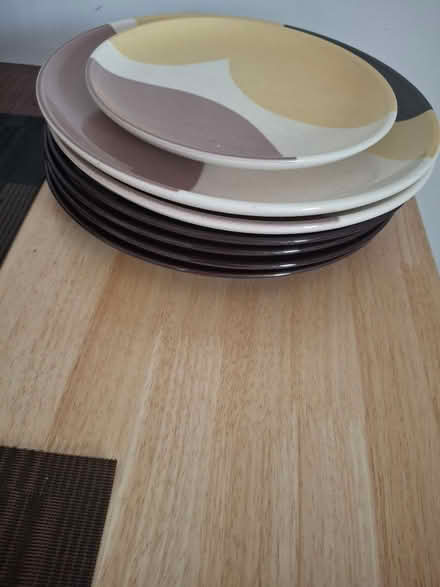 Photo of free Plates (whyteleafe CR3) #1