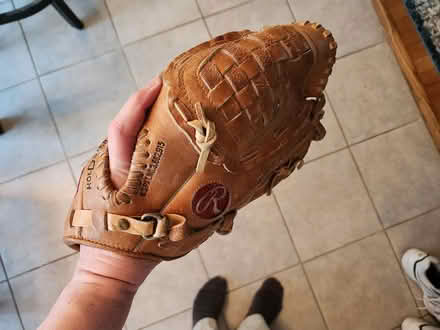 Photo of free Fielder's glove (Rockville) #1